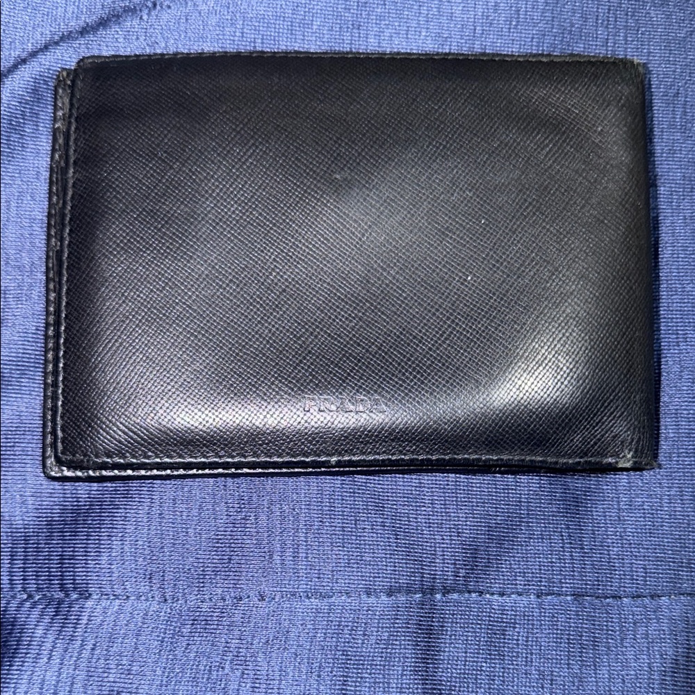 Prada Elegant Black Leather Bifold Wallet